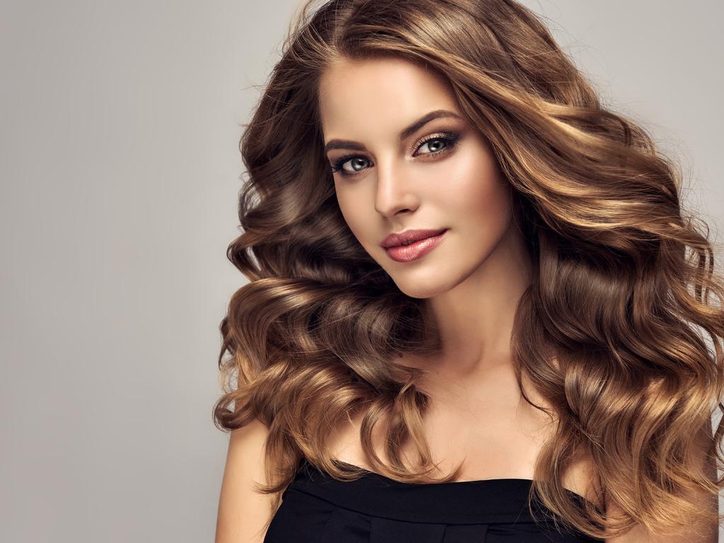 مقایسه علمی رنگ موی شیمیایی و گیاهی | راهنمای انتخاب ایمن