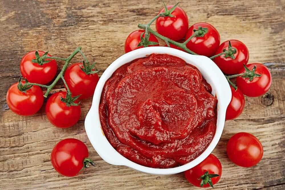 سس گوجه فرنگی: تهدید سلامت کودکان و بزرگسالان و جایگزین خانگی ساده، سالم